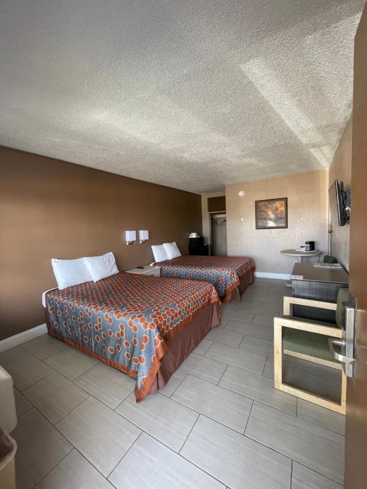 Double Room with Two Double Beds - Non-Smoking interior